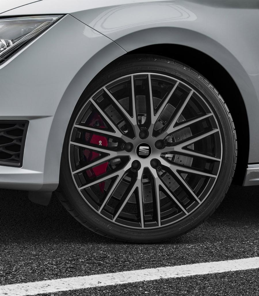 Seat Leon ST Cupra 2015 года  (фото 8 из 9)